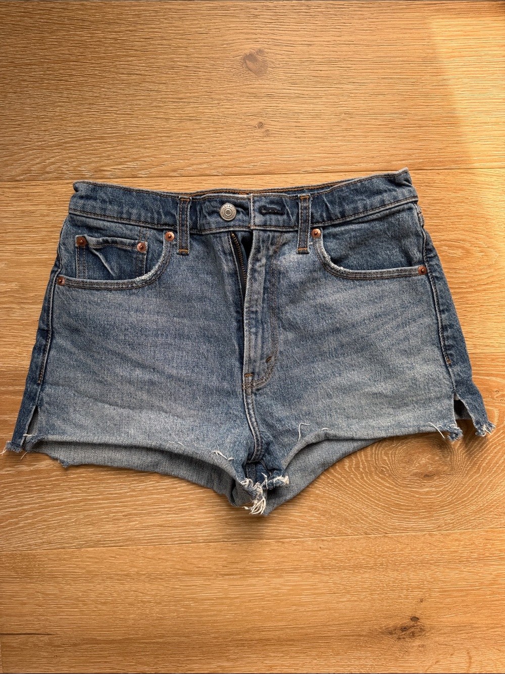 Abercrombie high rise The Mom Short